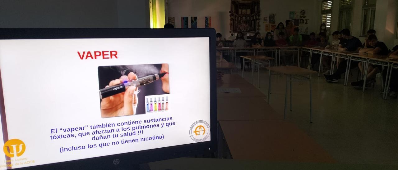 Charla sobre el cáncer de pulmón en uno de los institutos de Almendralejo