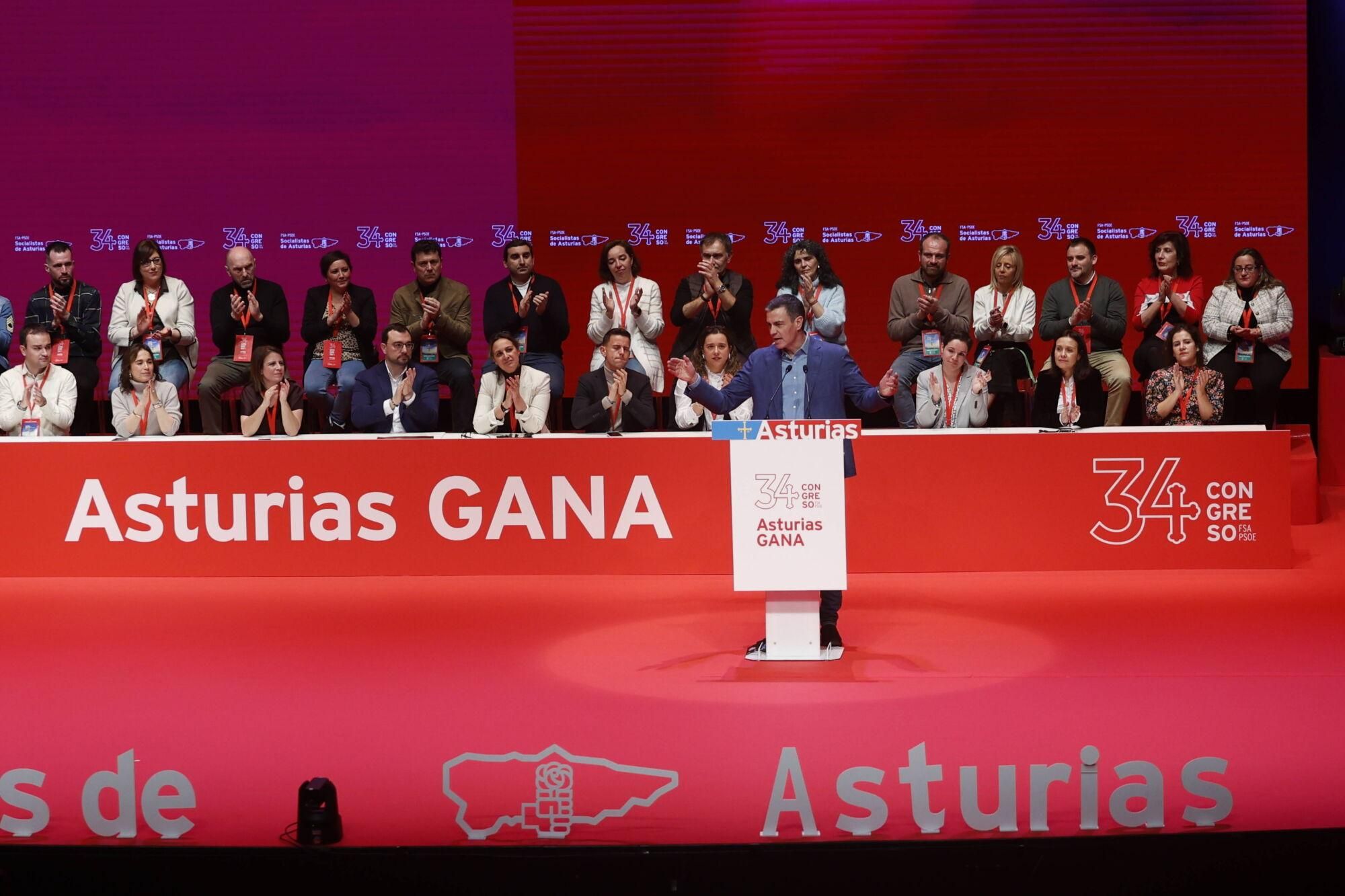 EN IMÁGENES: Pedro Sánchez y Adrián Barbón abren el congreso del PSOE asturiano