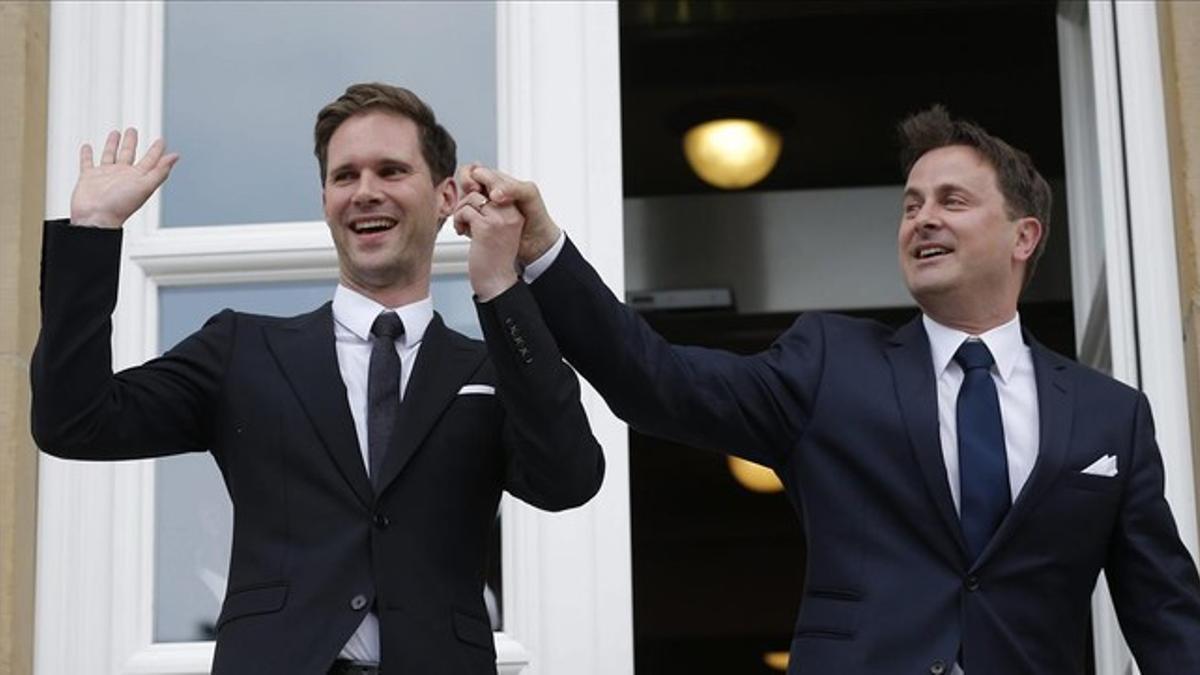 El primer ministro de Luxemburgo, Xavier Bettel (derecha), junto a su marido en Luxemburgo.