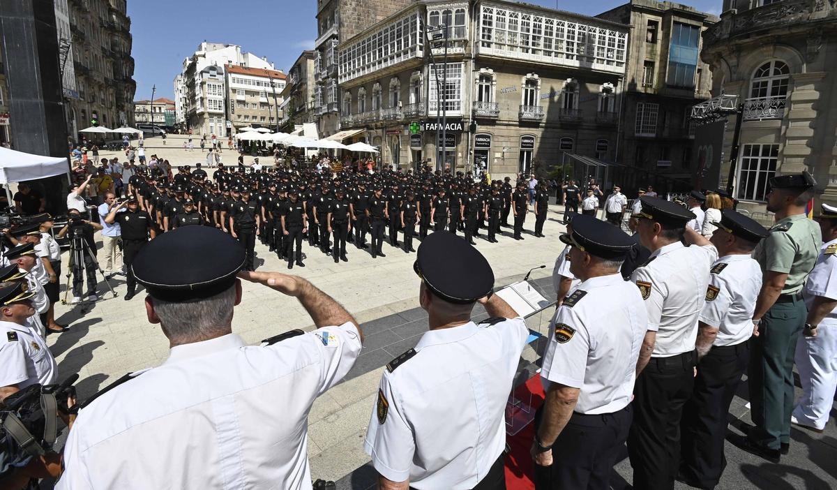 Presentación de un centenar de agentes en prácticas de la Policía ...