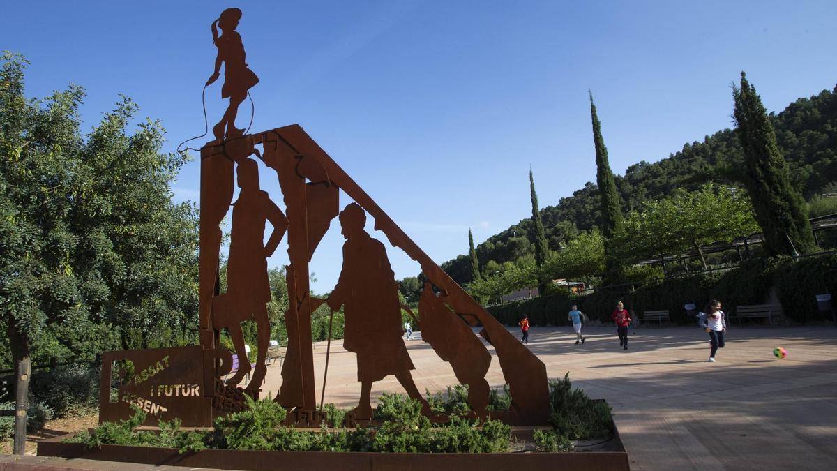 Escultura en el Paseo de las Mujeres