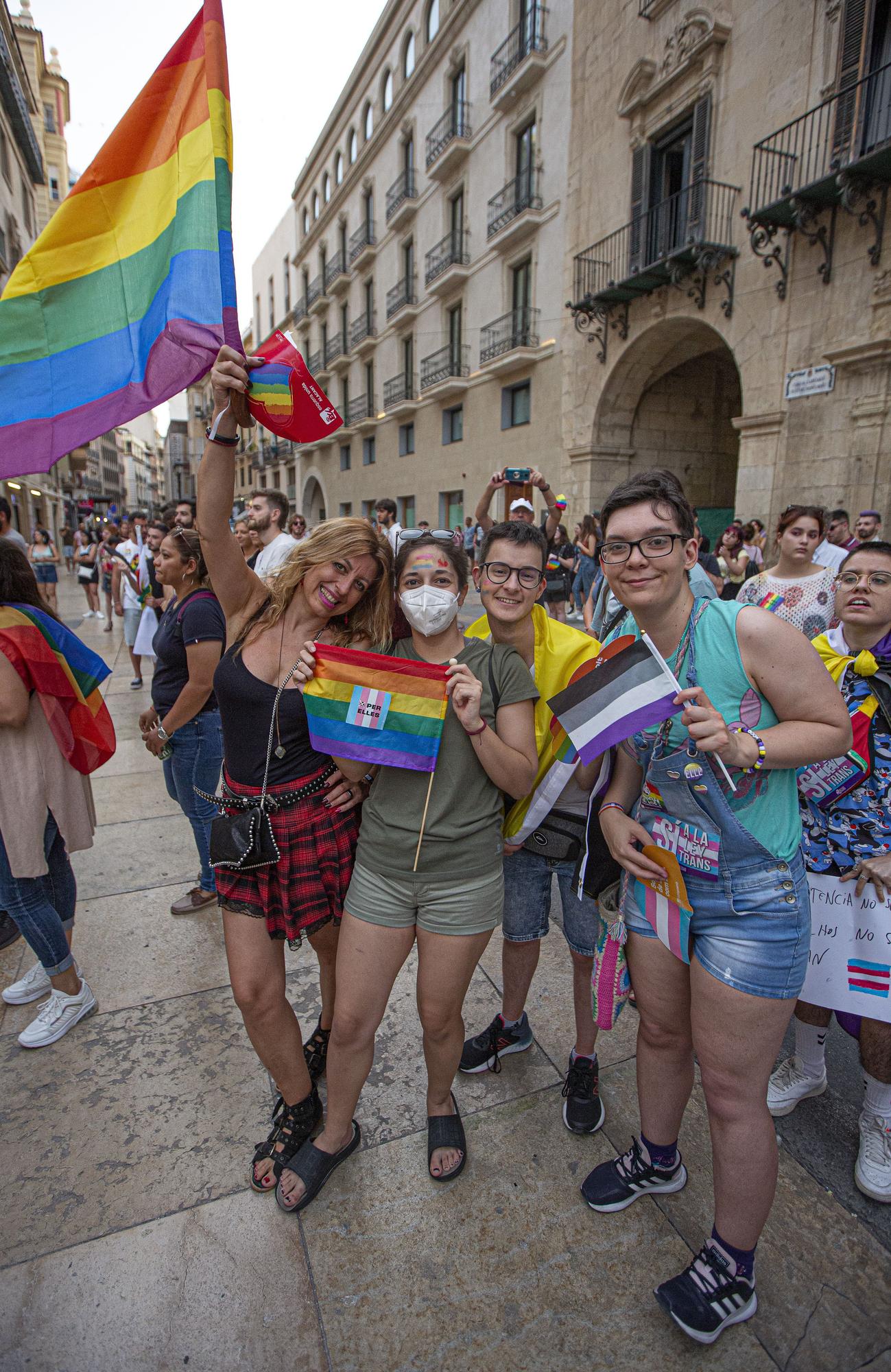 Alicante celebra la primera manifestación del Orgullo 2022