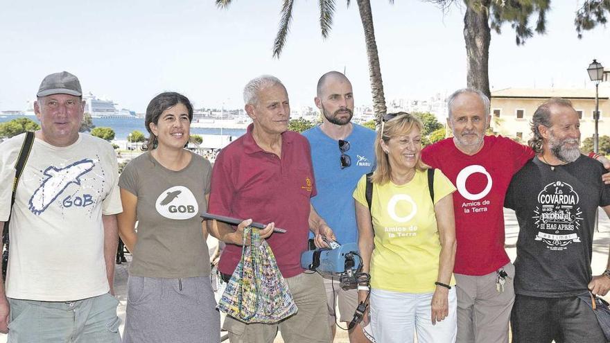 Representantes de organizaciones ecologistas ayer en Palma.