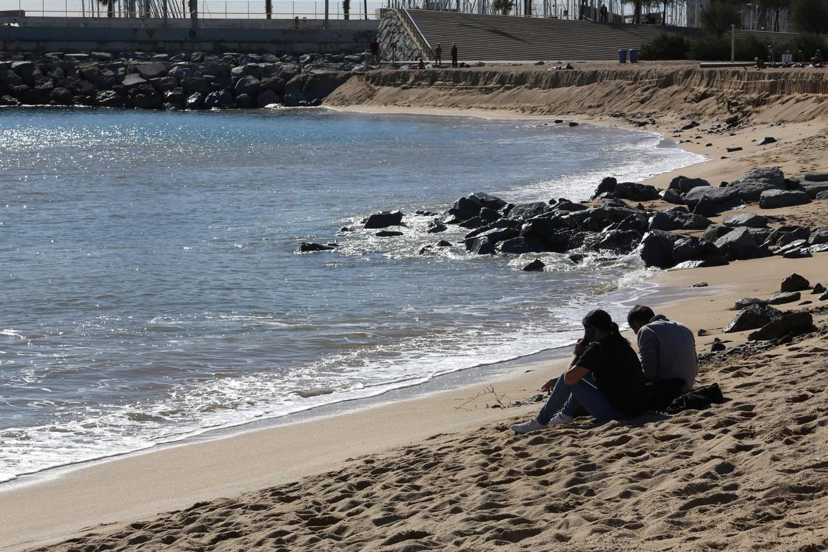 Algunas playas de Badalona pierden arena tras el temporal