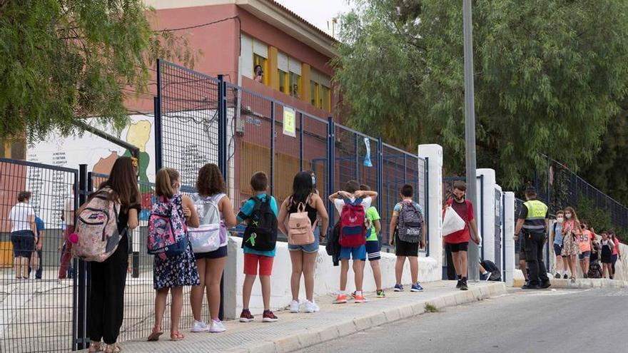 Quince clases de once centros se suman a la educación a distancia por positivos en covid-19