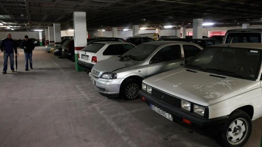 La enajenación de los coches abandonados reporta 9.000 euros a las arcas municipales