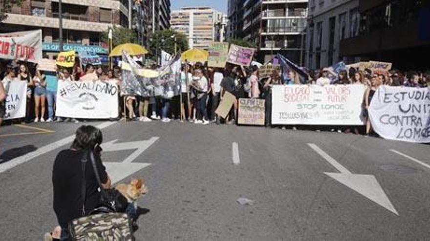 Valencia vivió el pasado 7 de octubre la primera manifestación espontánea en toda España contra las reválidas de ESO y Bachillerato  de  este curso.