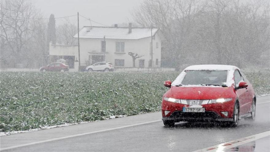 Lluvias, nieve sobre los mil metros en el Pirineo y bajan las temperaturas