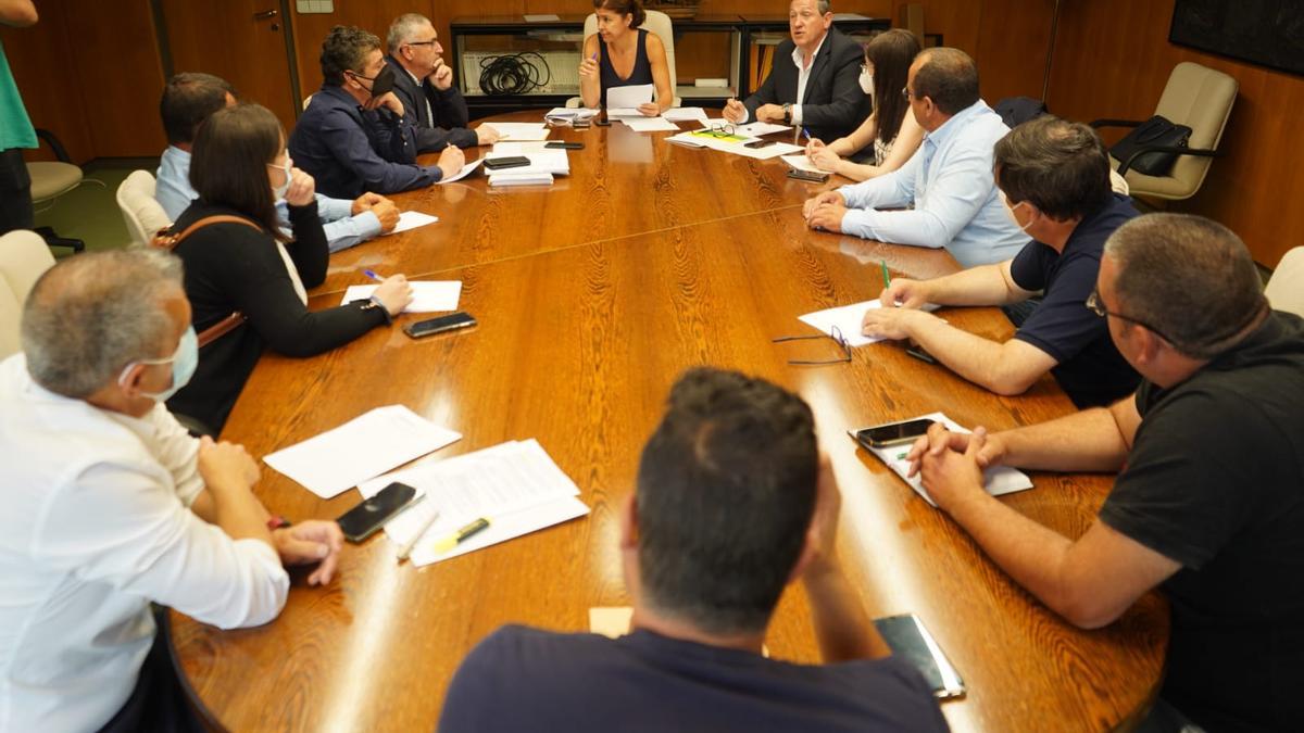 Reunión de Clara San Damián con alcaldes y organizaciones agrarias sindicales