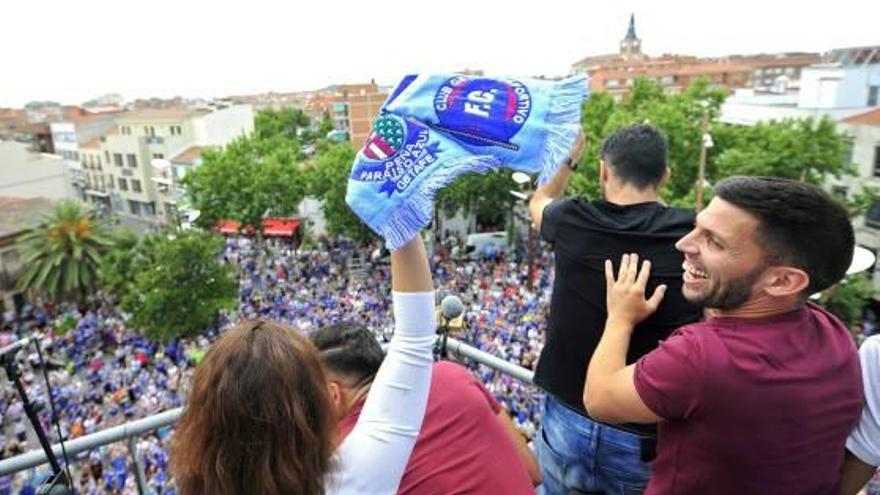 Bany de masses del Getafe amb la seva afició