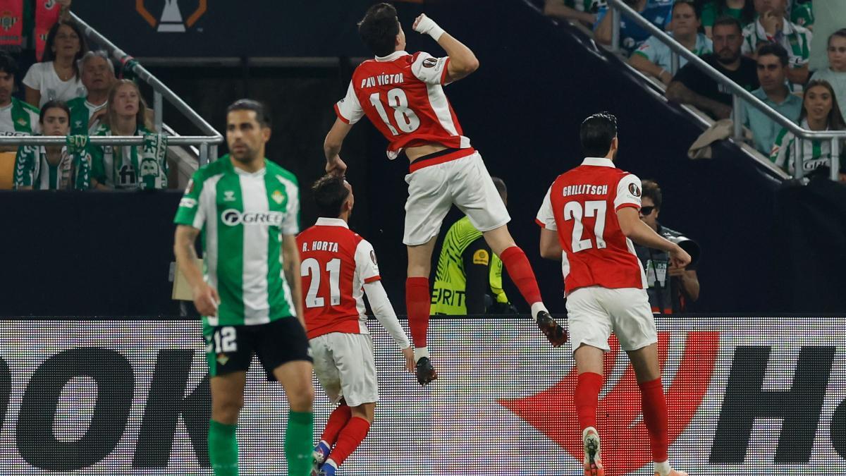 Pau Víctor marcó ante el Betis en Europa League