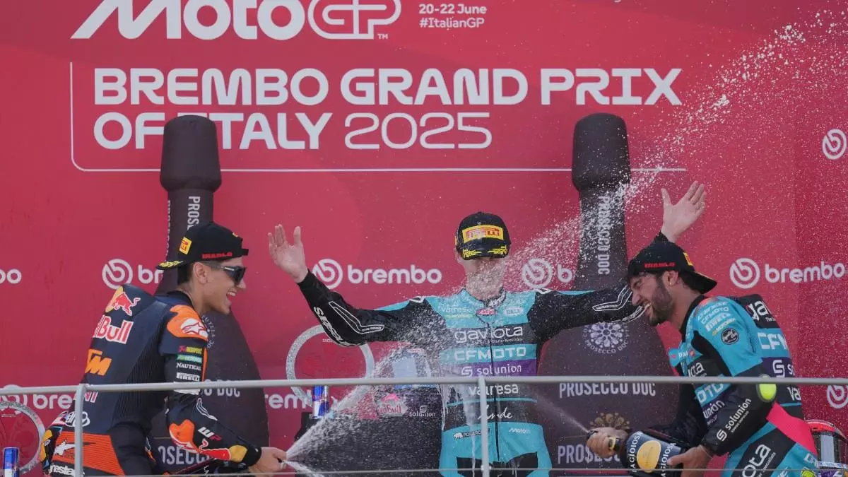 Quiles, el apadrinado de Marc Márquez, se lleva la batalla de los rookies en la locura de Mugello