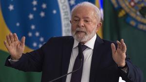 Fotografía cedida por la Agencia Brasil que muestra el presidente brasileño, Luiz Inácio Lula da Silva, durante un anuncio del conjunto de medidas para fortalecer la seguridad pública.