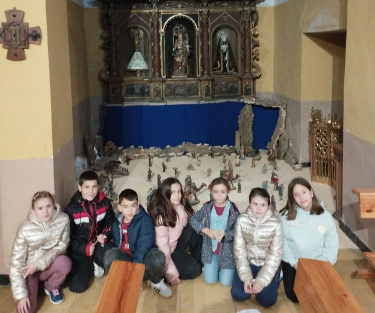 Los más pequeños montaron el Belén. | SERVICIO ESPECIAL