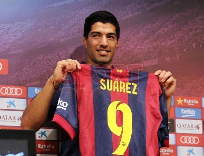 El 19 de agosto de 2014 Luís Suárez era presentado como nuevo jugador del FC Barcelona tras llegar a un acuerdo con el Liverpool.