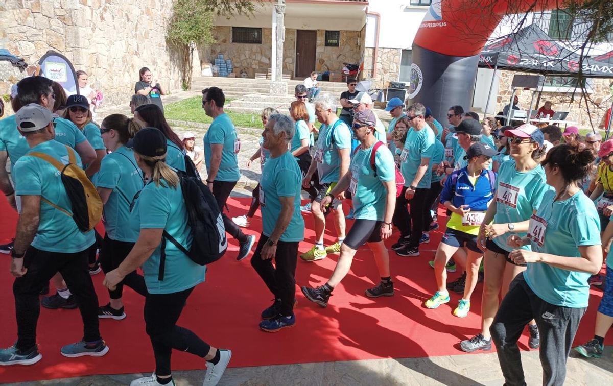 La salida de la andaina de la Volta á Illa de Ons de una de las ediciones previas. | CORTESÍA DE PIRATAS DE NABIA