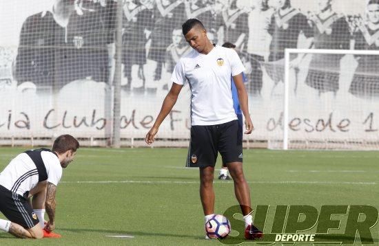 Caras largas tras perder ante el Betis