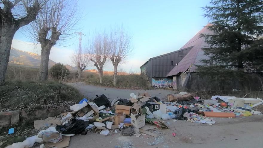 Queixes per les deixalles abandonades motiven l&#039;Ajuntament de Berga a actuar