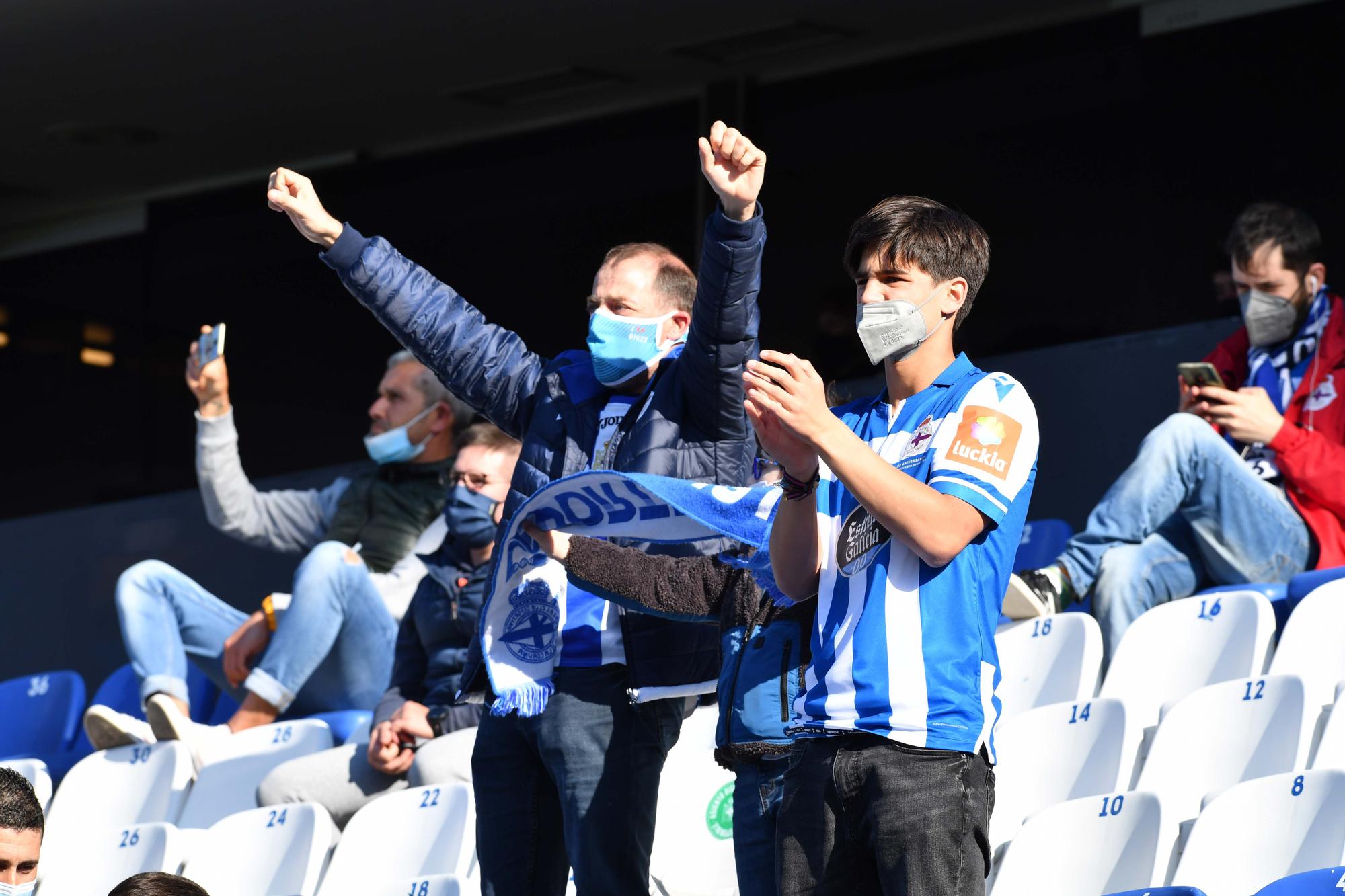 5.000 aficionados apoyan al Dépor en las gradas de Riazor