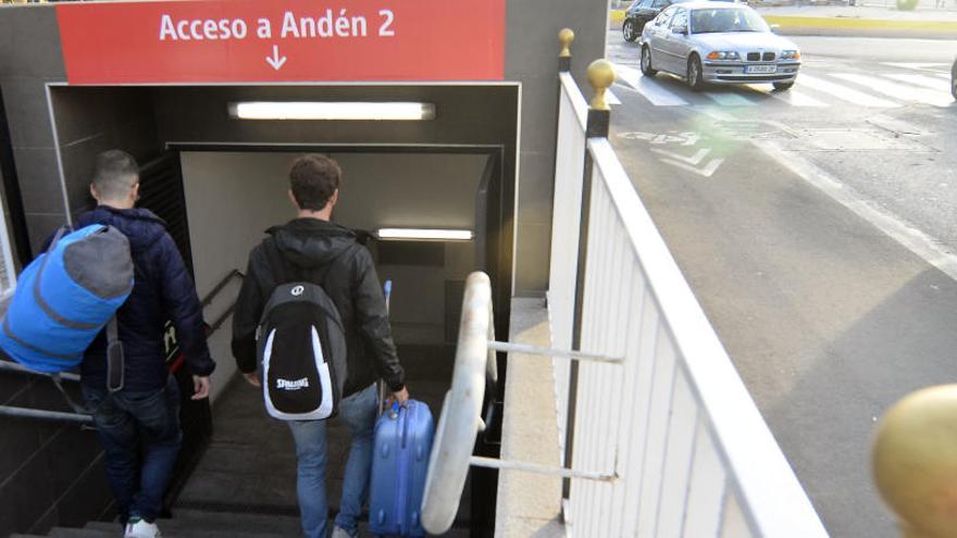 El túnel de la estación de Renfe seguirá en obras este mes y con un acceso cerrado