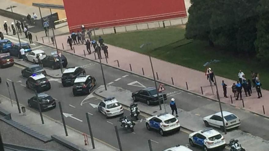 Un momento de la reyerta en el HUCA desde una habitación del hospital