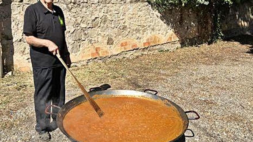 Hilari Pons fent un arròs