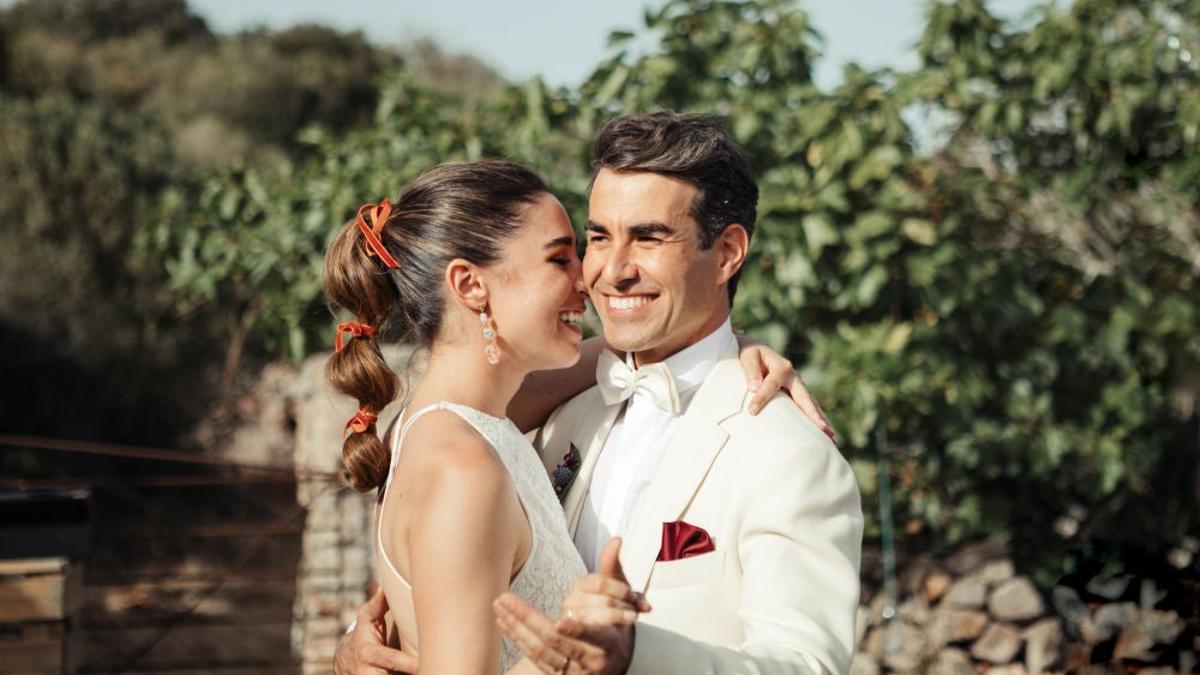 Candela Serrat y Dani Muriel el día de su boda