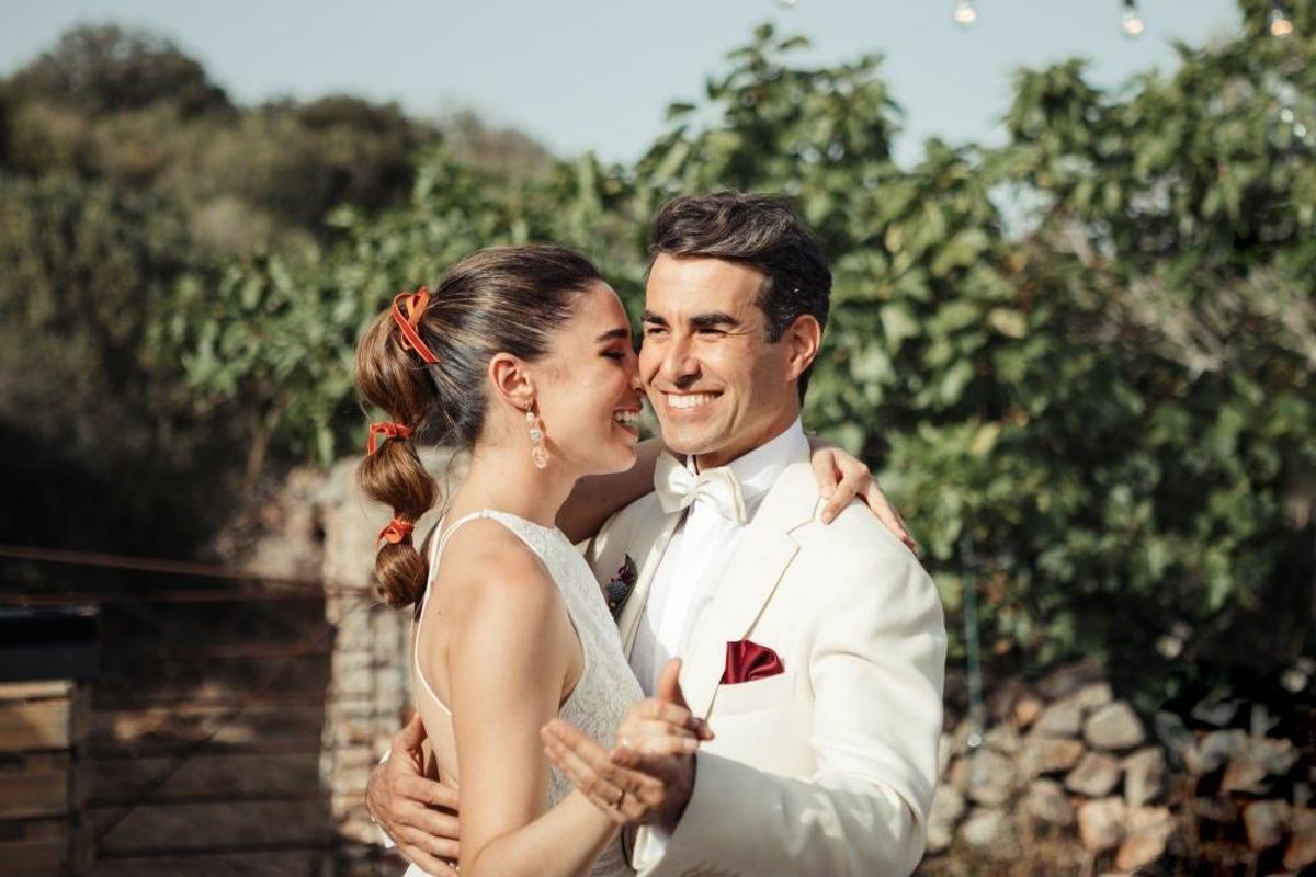 Candela Serrat y Dani Muriel el día de su boda