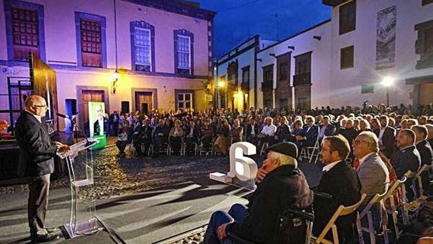 En el margen derecho, Rafael Álvarez Gil durante la presentación de la candidatura de Antonio Morales.