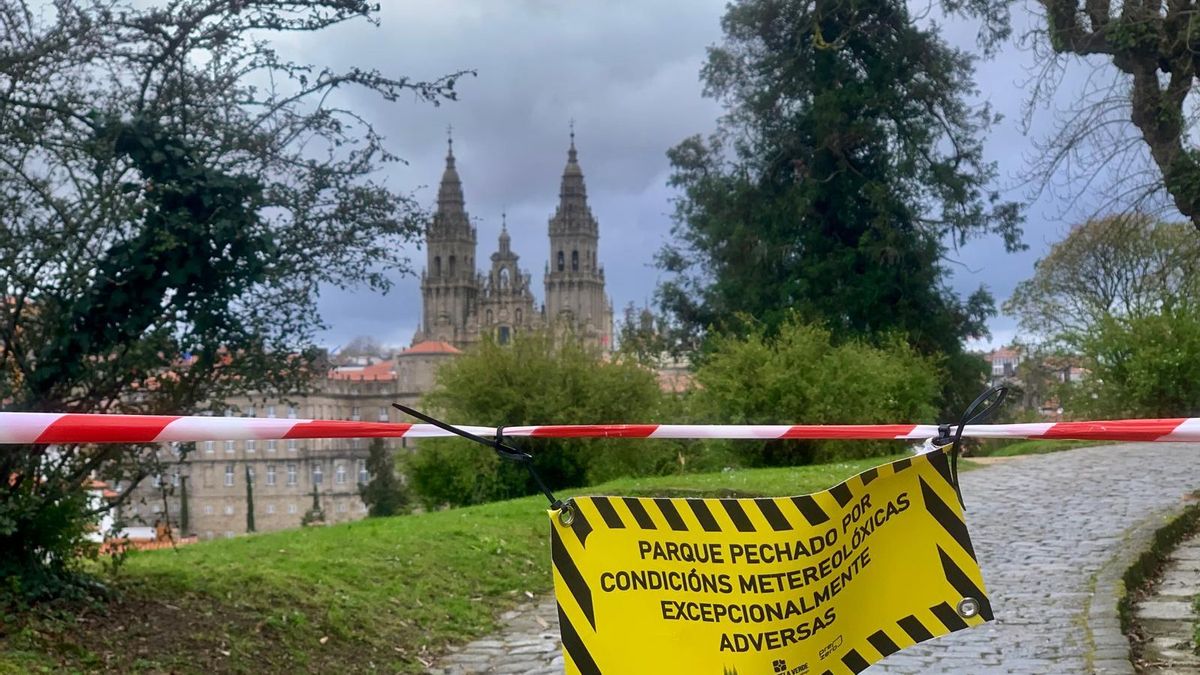 En Santiago de Compostela los parques permanecerán cerrados mientras persistan las condiciones meteorológicas adversas