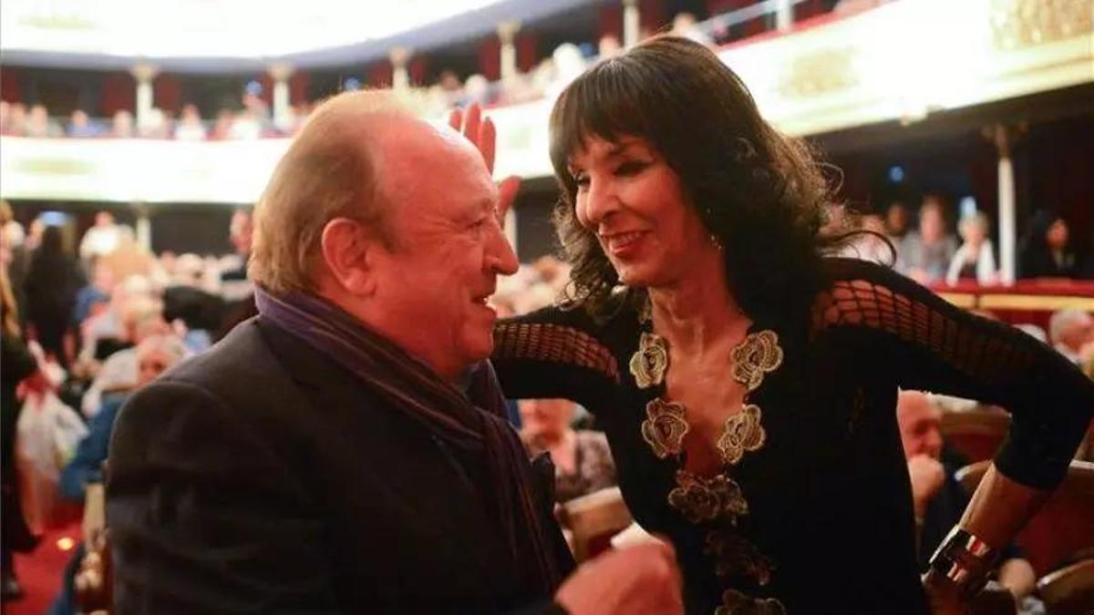 Fernando Esteso y Lita Claver 'La Maña' justo antes de la retirada de la segunda de los escenarios.
