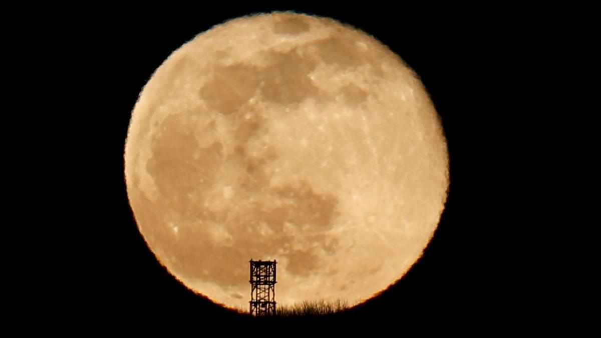 次の満月2025 |次の満月2025年：フェーブの​​満月の日付と時刻、冬の2番目