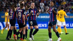 Las jugadoras del Barça celebrando un gol ante el Benfica en el Estadi Johan Cruyff