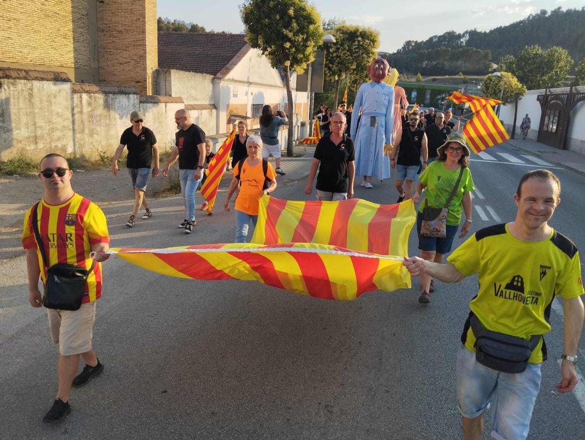 Sant Vicenç de Castellet rep la flama del Canigó