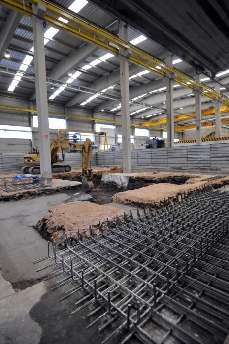 Víctor Audera y Sandra Velarde visitan la factoría de Asla en Villallana