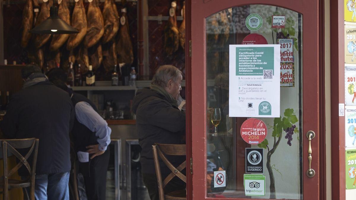 Así puedes evitar la propagación del COVID en interiores.