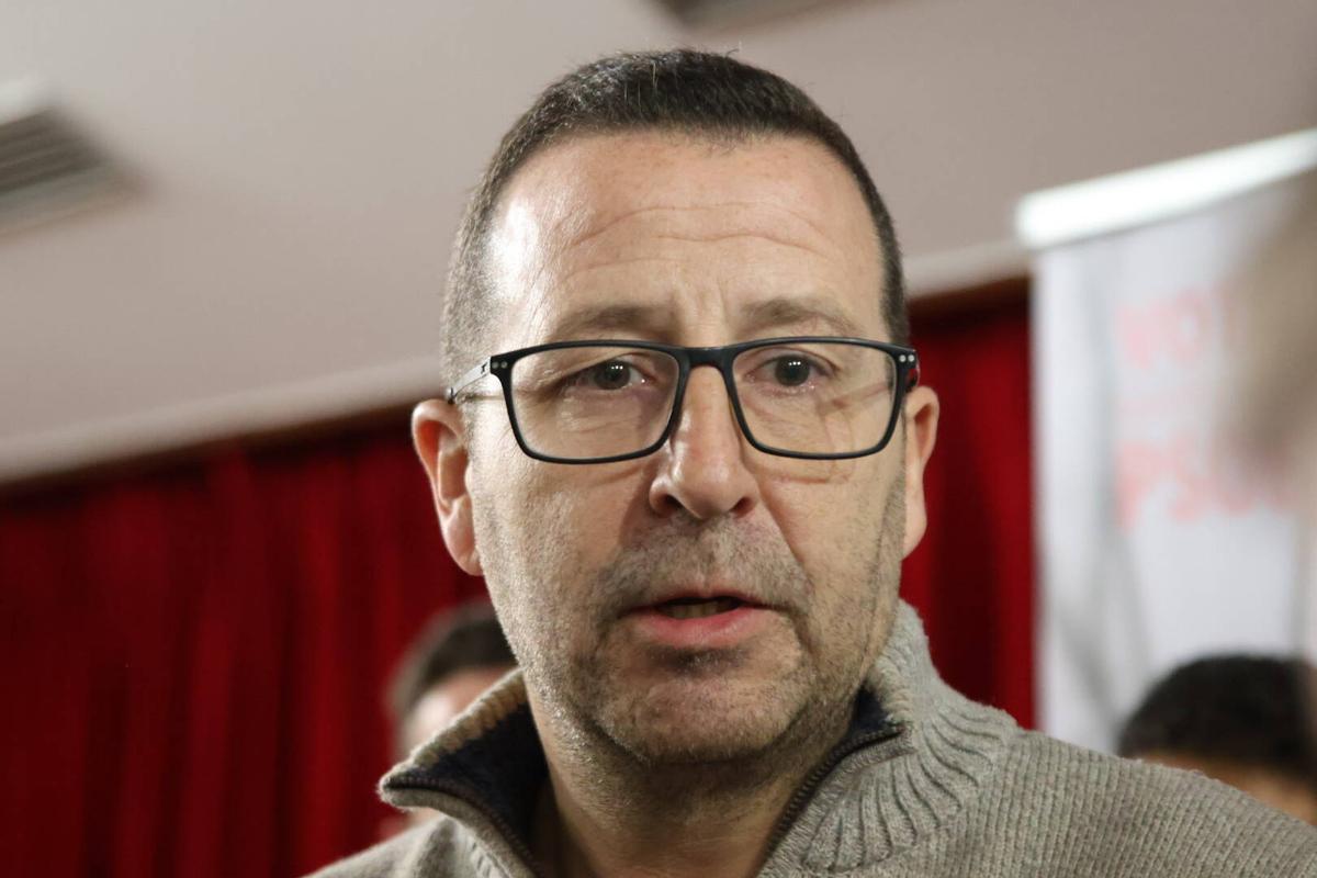 La candidatura socialista atiende a los medios para valorar la situación de la sanidad en la provincia.
