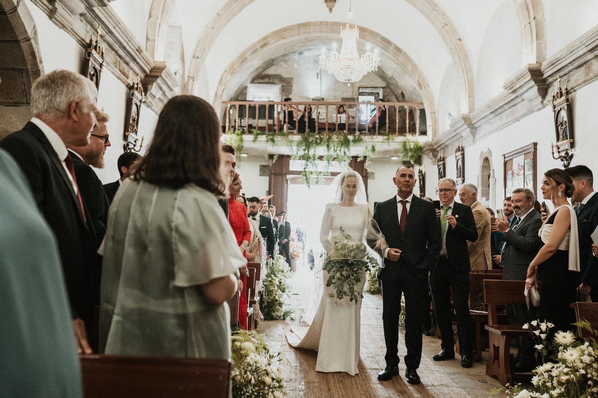 La boda en Boiro de Ismael y Betina, familiar de los fundadores de conservas Rianxeira, en fotos