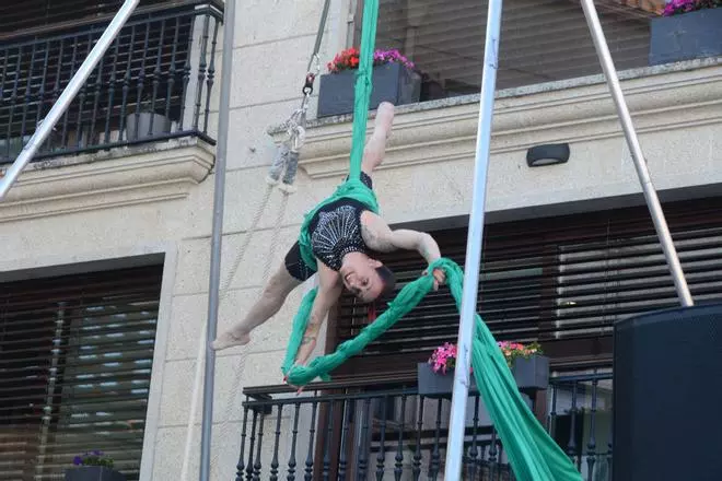 La trapecista Sue Moreno en la Mostra de Teatro de Cangas