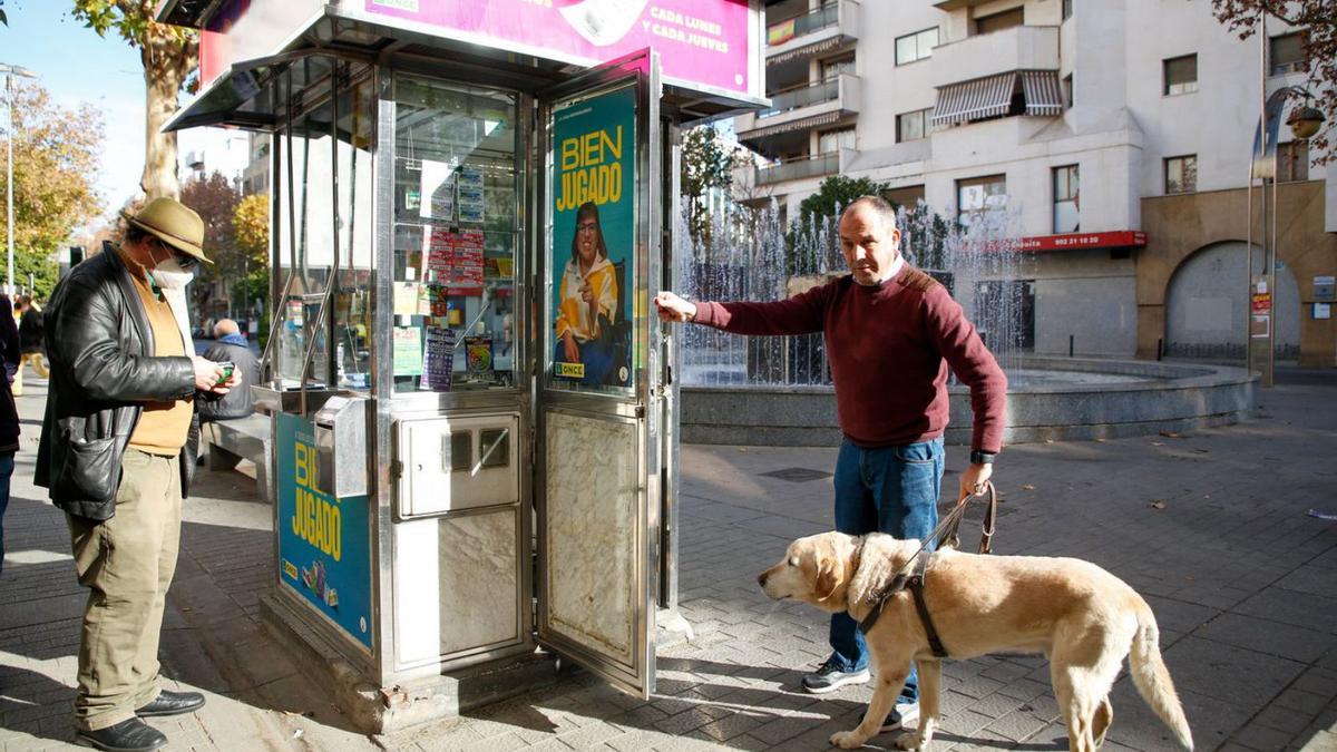 Carmelo Garrido consigue libertad total de movimiento gracias a la ayuda de su inseparable Wuaco.