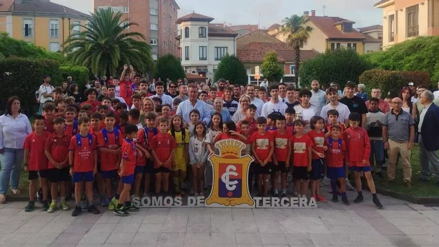 Noreña, pletórica, celebra el ascenso a Tercera Federación del Condal Club de Fútbol: "Una gesta que ya ha quedado grabada con letras de oro"