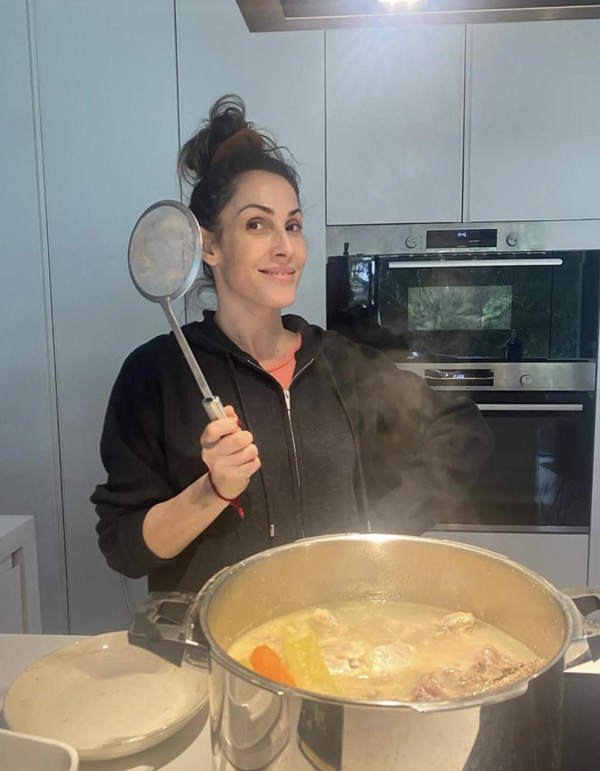 Malú disfruta cocinando en su casa de Madrid