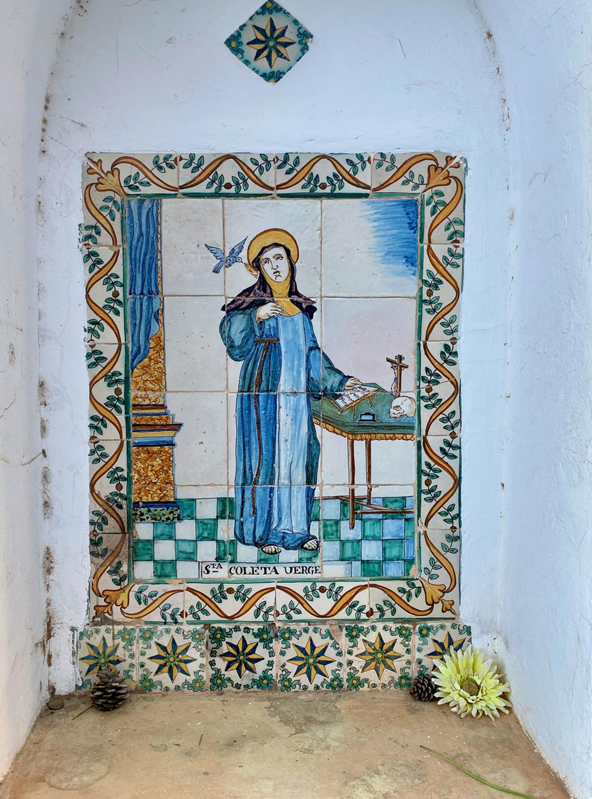 Mosaico en la calle en Cala Dor pueblo, Mallorca
