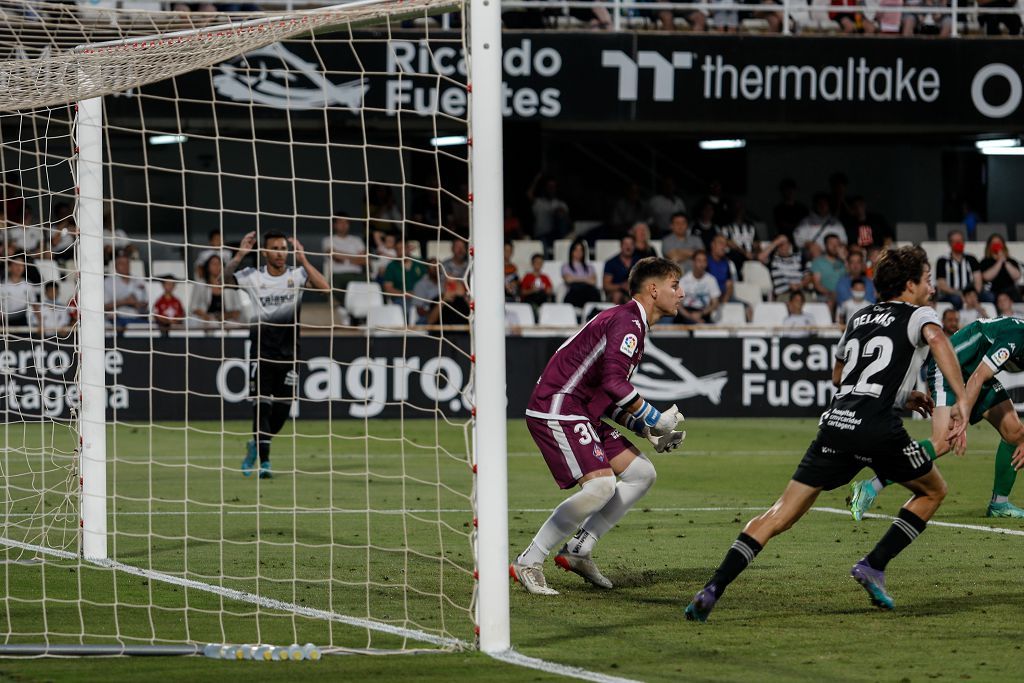 El FC Cartagena 'entierra' al Amorebieta