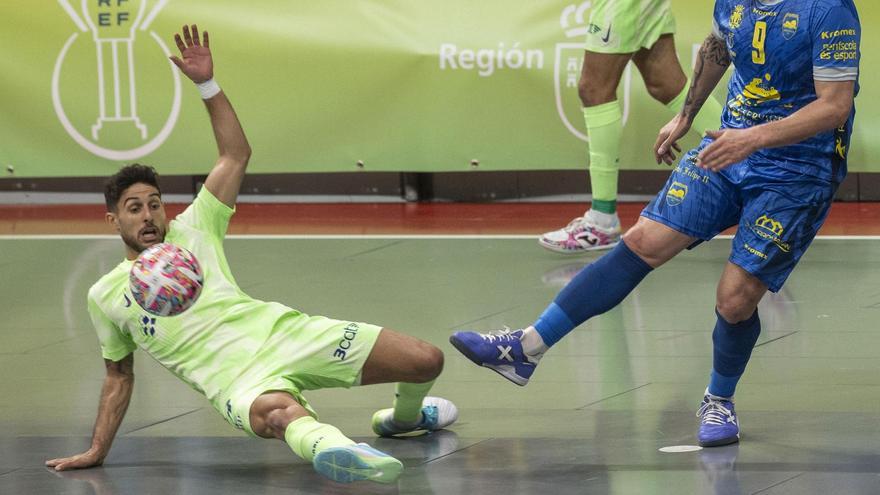 Adolfo, durante una acción del partido ante Peñíscola