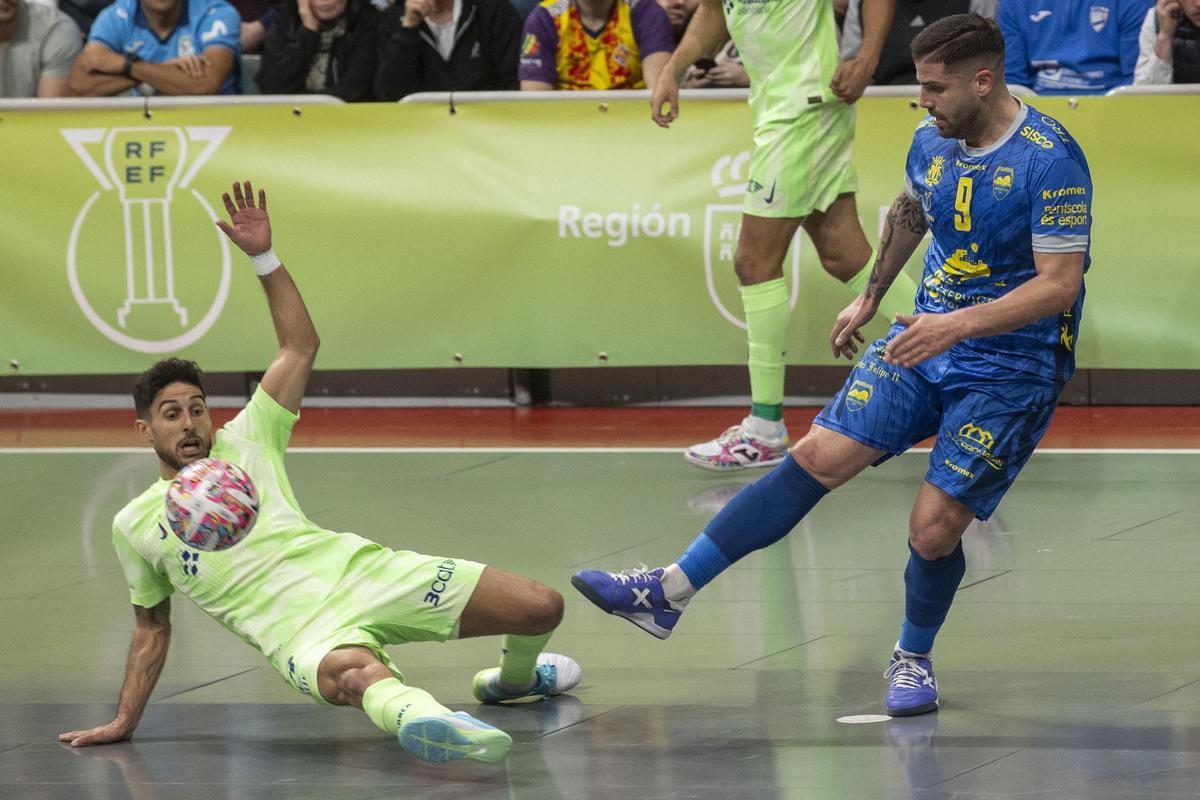 Adolfo, durante una acción del partido ante Peñíscola