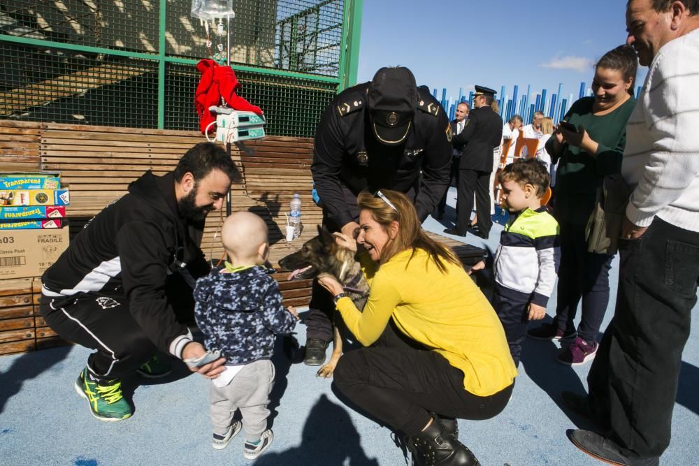 Visita Policía Nacional a Aula Pedagógica del Hospital