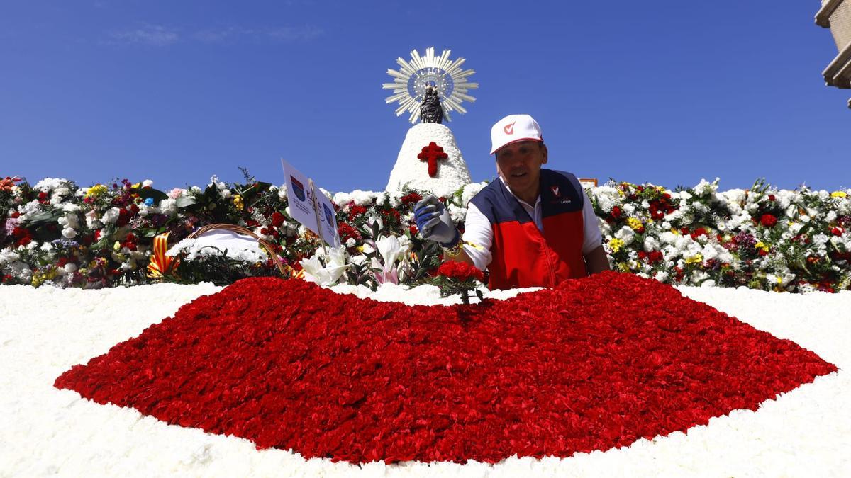 En imágenes | La Ofrenda de Flores a la Virgen del Pilar 2023 (I)