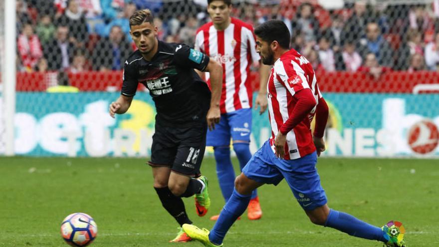 Imagen del encuentro entre el Sporting y el Granada.