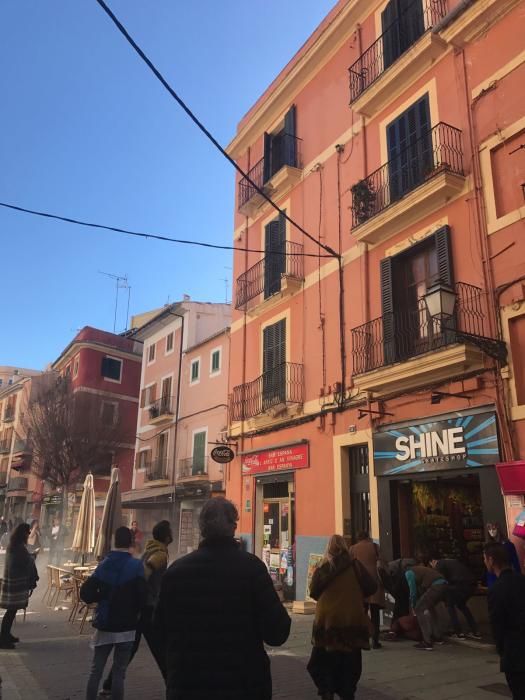 Se desploman los balcones del edificio del bar Can Vinagre de Palma